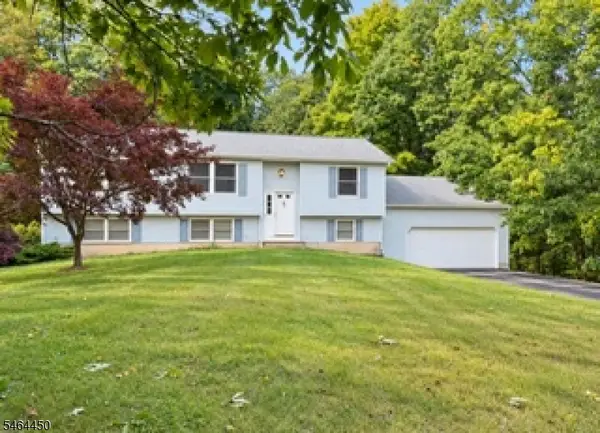 82 Winding Hill Dr, Vernon Twp., NJ 07461