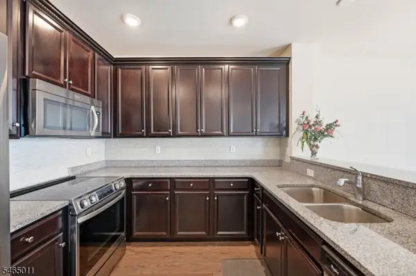 1424 Hudson Cir, Highland Park Boro, NJ 08904
