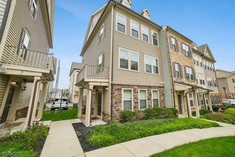 9 Haralson Ct, Livingston, NJ 07039 - #1
