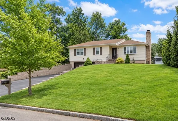 1 Longfellow Ln, Clark Twp., NJ 07066