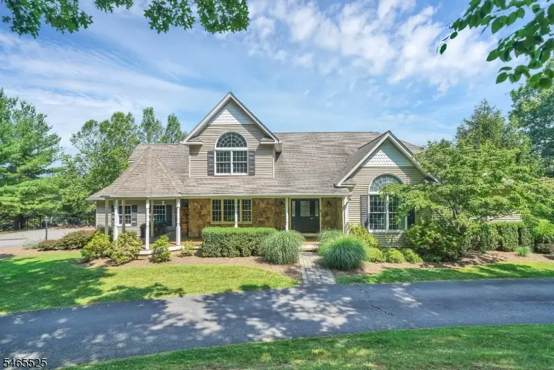 3 Shenandoah Ct, Washington, NJ 07853 - #1