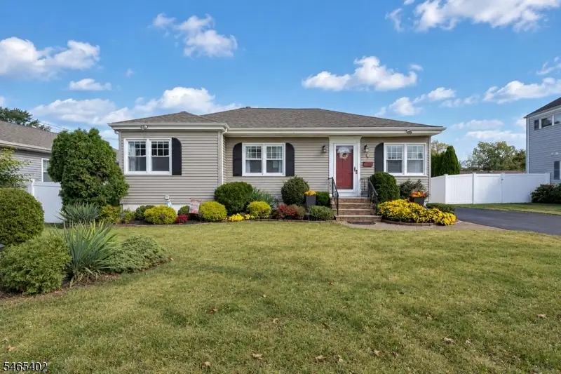 9 Shetland Dr, Clark, NJ 07066 - #1
