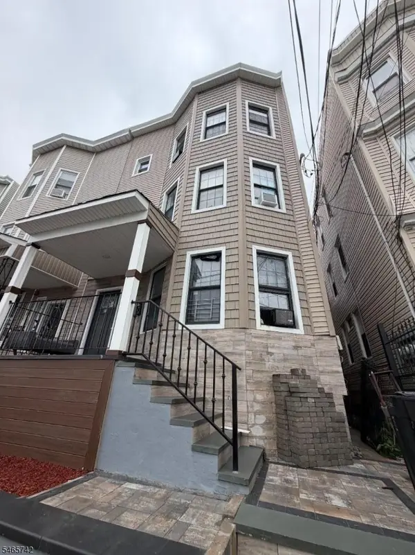 22 17th Ave, Paterson City, NJ 07501