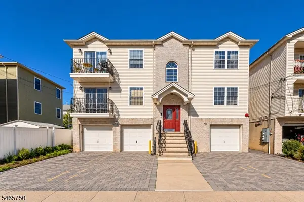 208 Oak St, Elizabeth City, NJ 07201
