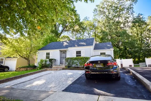 76 Orchard Dr, Clifton City, NJ 07012