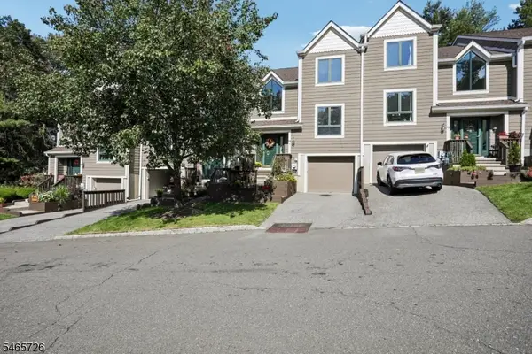 45 Mill Pond Rd, Woodland Park, NJ 07424
