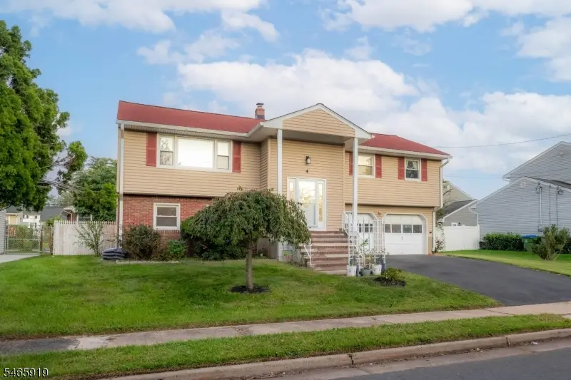 4 Charles Ct, Edison, NJ 08820 - #1