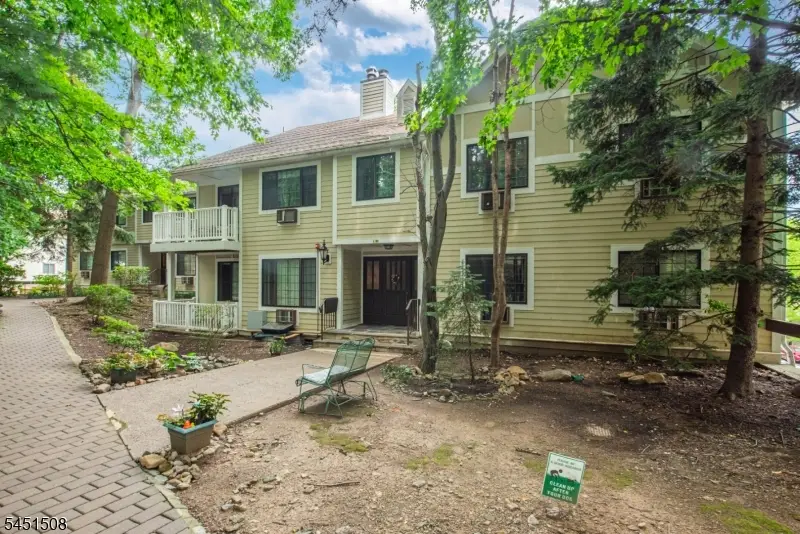4 B-c Foxwood Dr #C, Morris Plains, NJ 07950 - #1