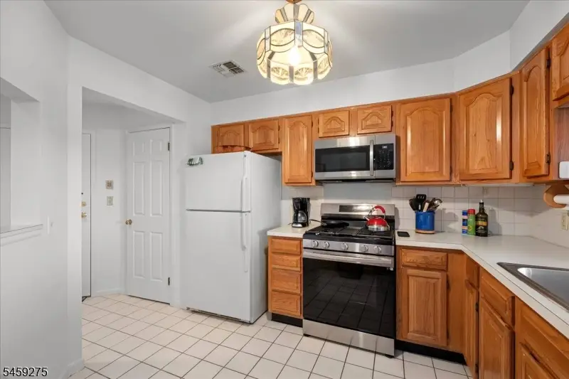 62 Amethyst Ln, Paterson, NJ 07501 - #3