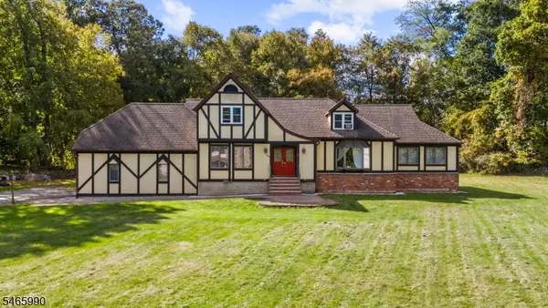 40 Woodland Rd, Franklin Boro, NJ 07416