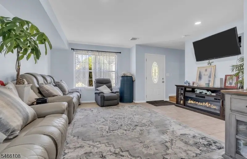 425 Thomas St, Perth Amboy, NJ 08861 - #3