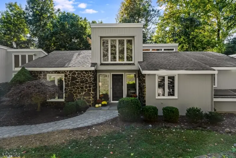 33 Crest Dr, Bernardsville, NJ 07924 - #1