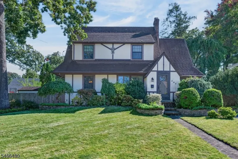 207 Penfield Pl, Dunellen, NJ 08812 - #1