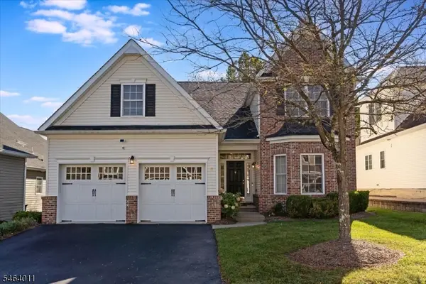 4 Bluffs Ct, Hamburg Boro, NJ 07419