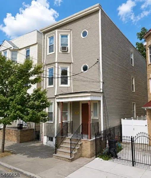 109 S 12th St, Newark City, NJ 07107
