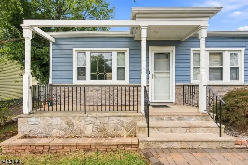 28 Newport Ave, Franklin, NJ 08873 - #3