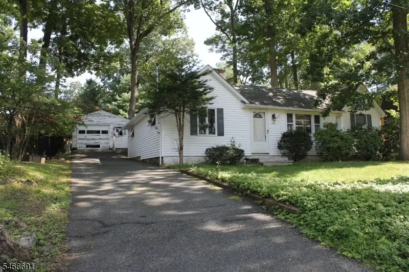 124 New Jersey Ave, Lake Hopatcong, NJ 07849 - #1