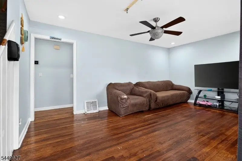 8 Kelly St, Metuchen, NJ 08840 - #2