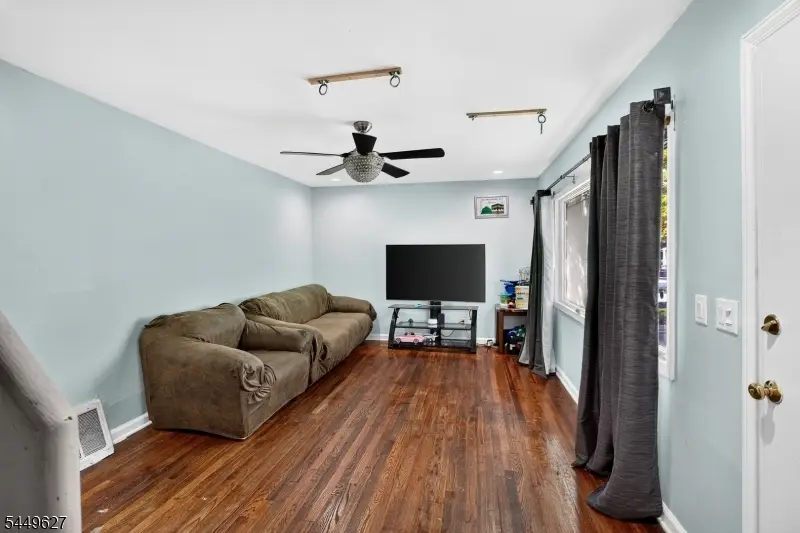 8 Kelly St, Metuchen, NJ 08840 - #3