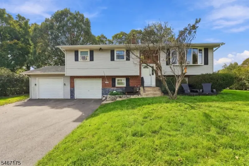 424 S 1st St, Lopatcong, NJ 08865 - #1