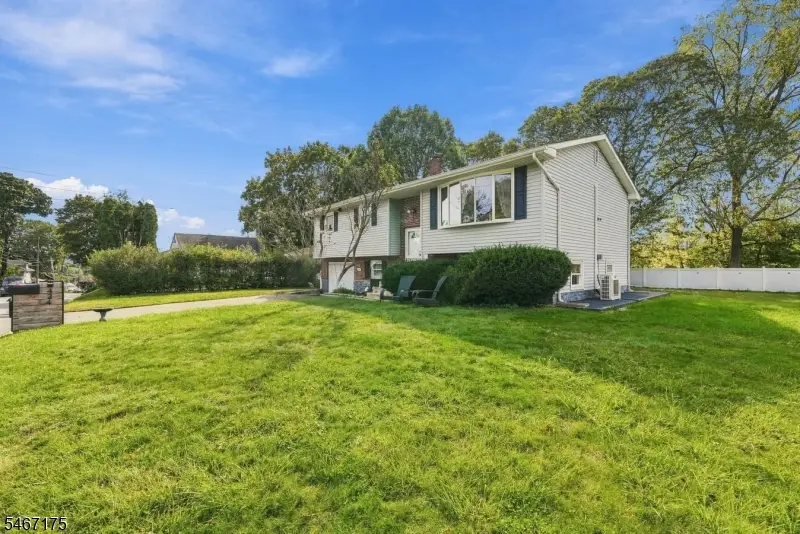 424 S 1st St, Lopatcong, NJ 08865 - #3