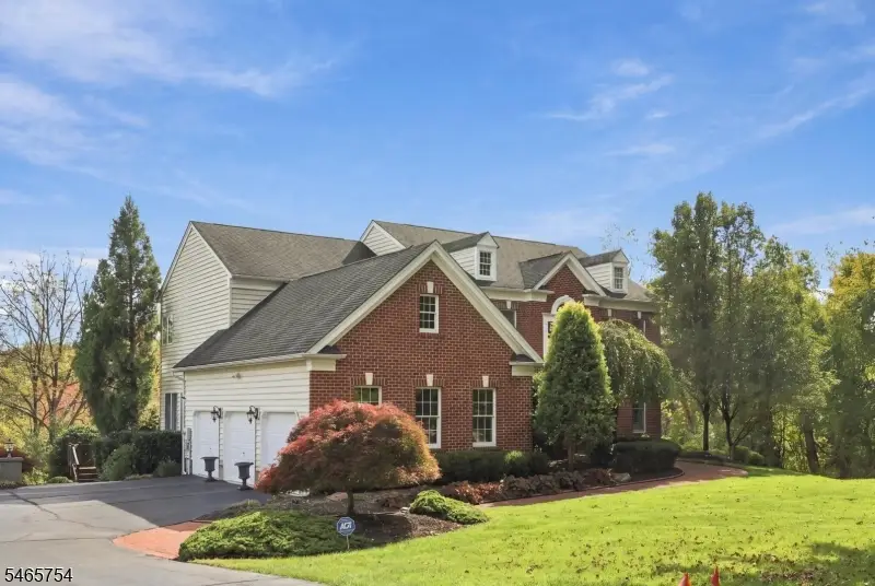16 Ridgeline Dr, Washington, NJ 07853 - #2