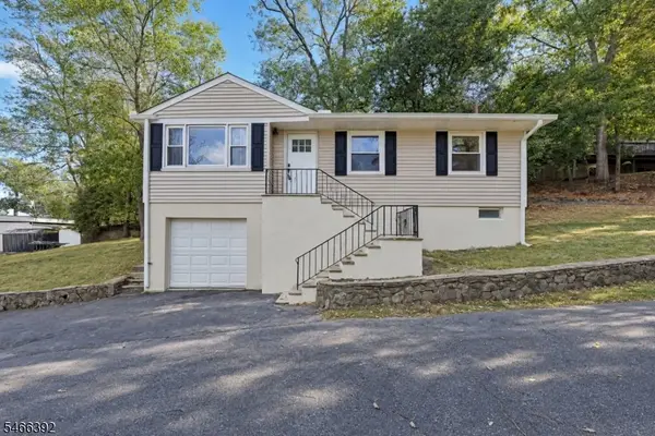15 Hillside Ave, Hopatcong Boro, NJ 07843
