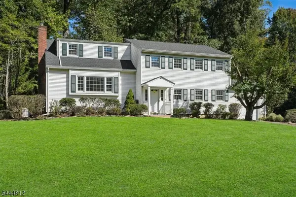 174 Sutton Dr, Berkeley Heights Twp., NJ 07922
