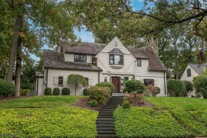 50 Druid Hill Rd, Summit, NJ 07901 - #1