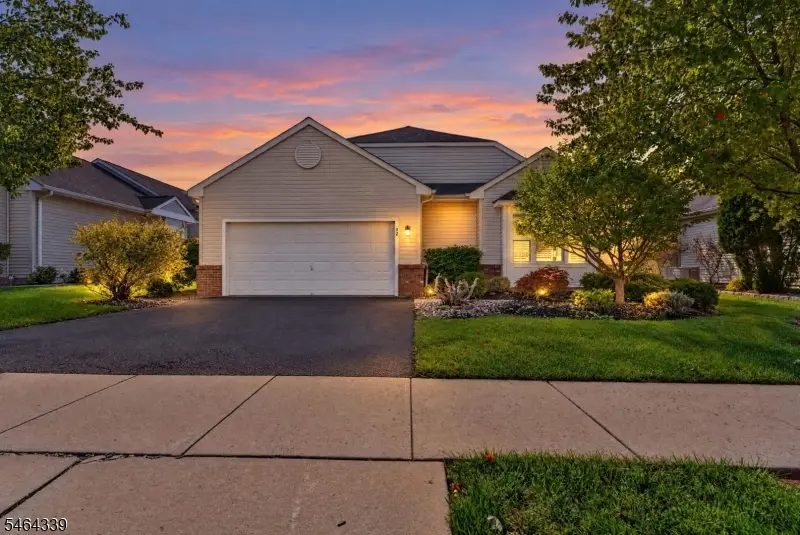 32 Daulton Dr, Franklin, NJ 08873 - #1