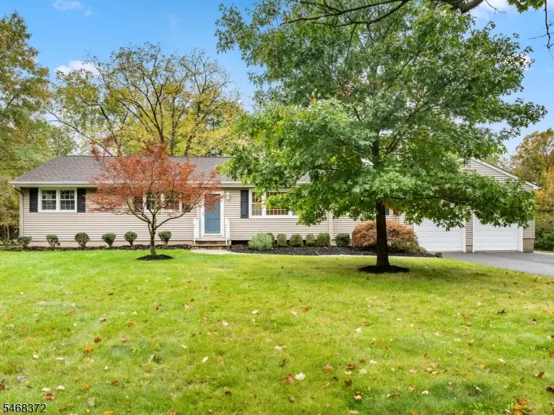 9 Fieldhedge Dr, Hillsborough, NJ 08844 - #2