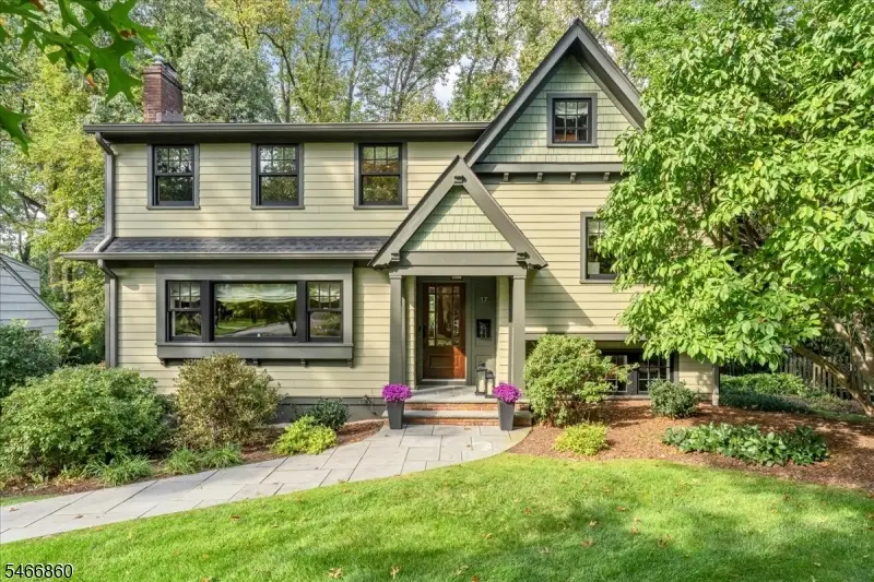 17 Old Oak Dr, New Providence, NJ 07901 - #1