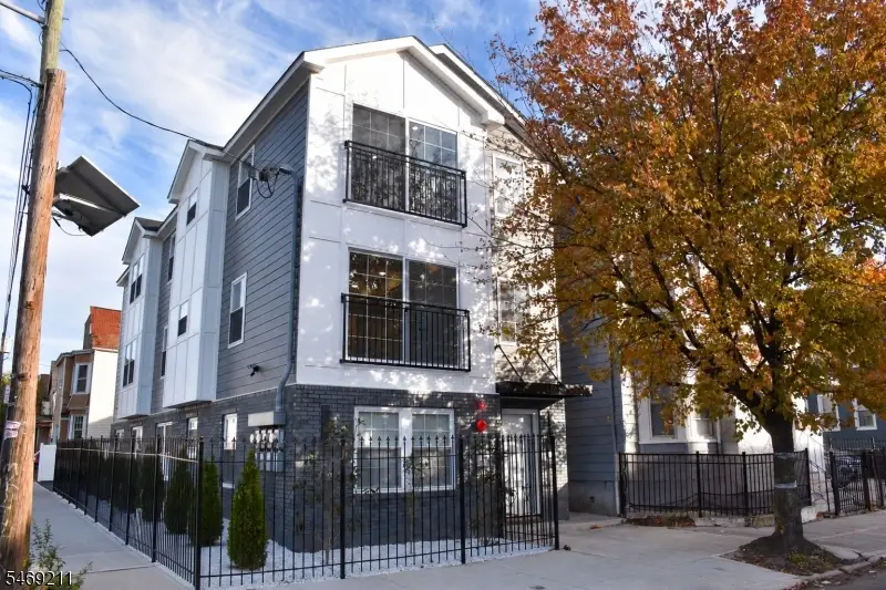 636 S 10th St, Newark, NJ 07108 - #2