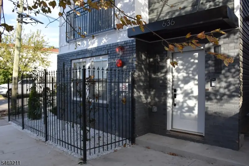 636 S 10th St, Newark, NJ 07108 - #3