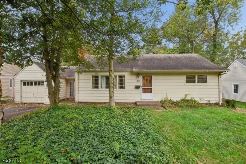 418 Chain O Hills Rd, Colonia, NJ 07067 - #1