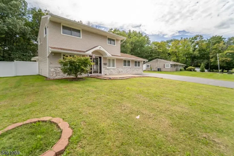 80 Stillwell Rd, Kendall Park, NJ 08824 - #3