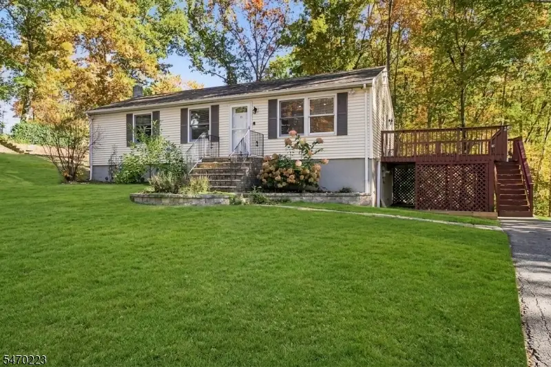 25 Essex Rd, Wantage, NJ 07461 - #1