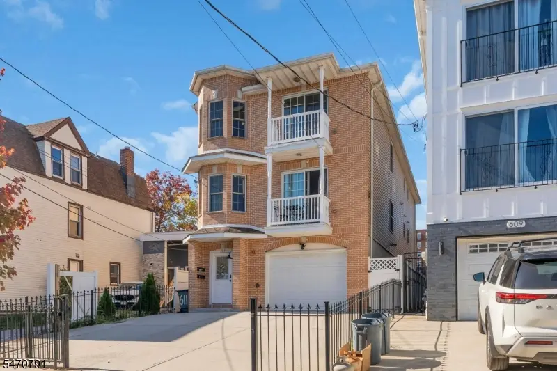 611 Hunterdon St, Newark, NJ 07108 - #1
