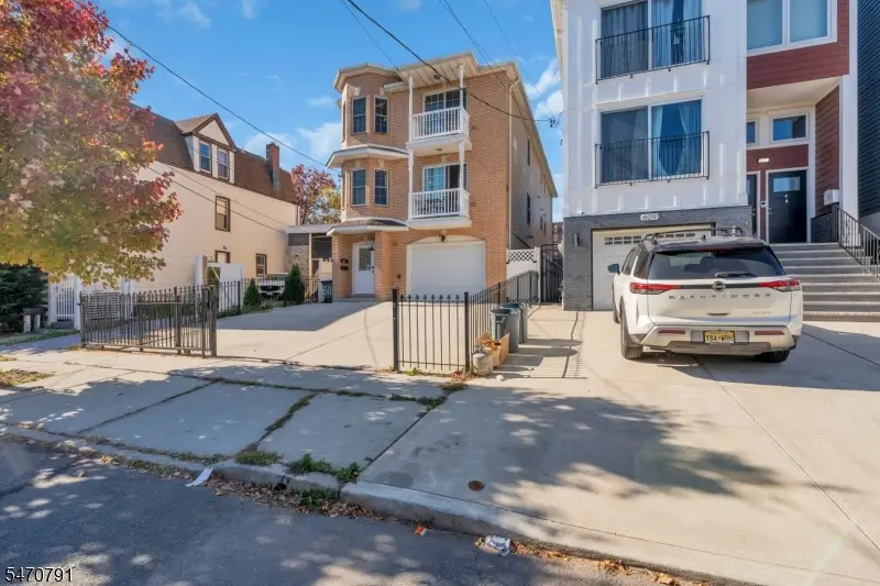 611 Hunterdon St, Newark, NJ 07108 - #3