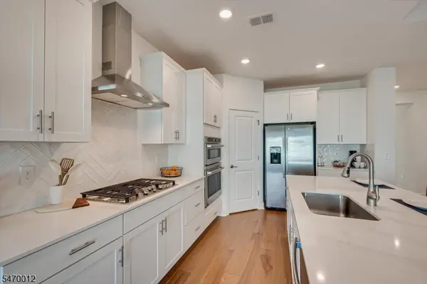 62 Vizcaya Dr, Monroe Twp., NJ 08831