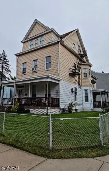 558 14th Ave, Paterson City, NJ 07504