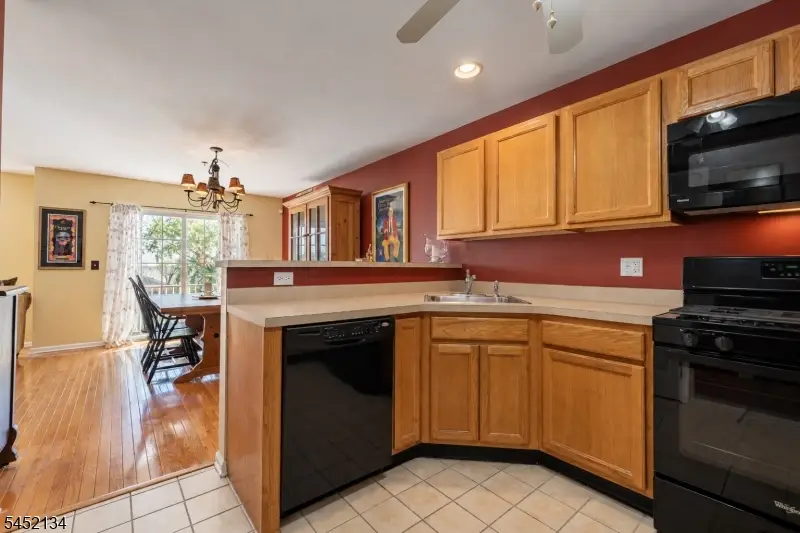 1008 Robin Ct, Dunellen, NJ 08812 - #3