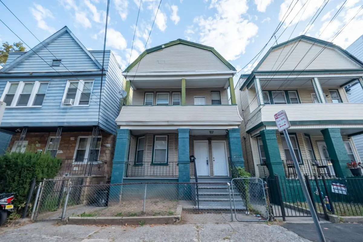 136 WOODLAWN AVE, Jersey City, NJ 07305 - Image #1