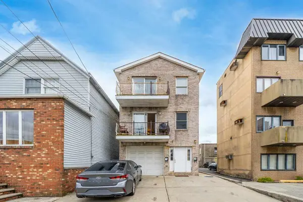 38 WEST 20TH ST, Bayonne, NJ 07002