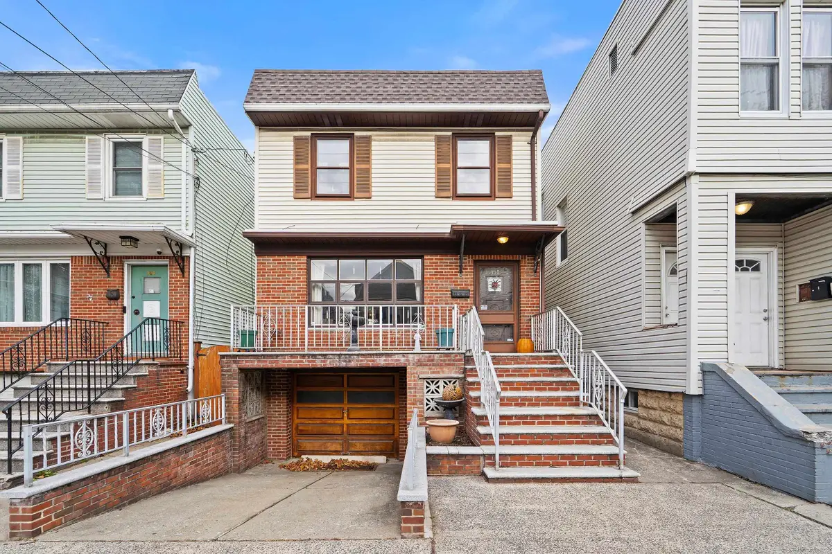 378 WOODLAWN AVE, Jersey City, NJ 07305 - Image #1