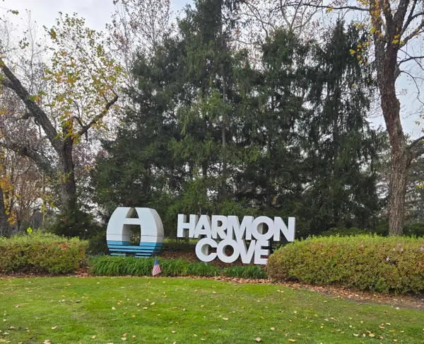 570 SANDERLING CT, Secaucus, NJ 07094