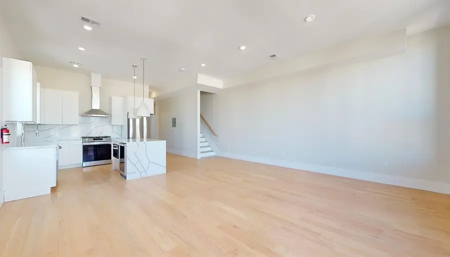 220 FREEMAN AVE #2, Jersey City, NJ 07306 - Image #2