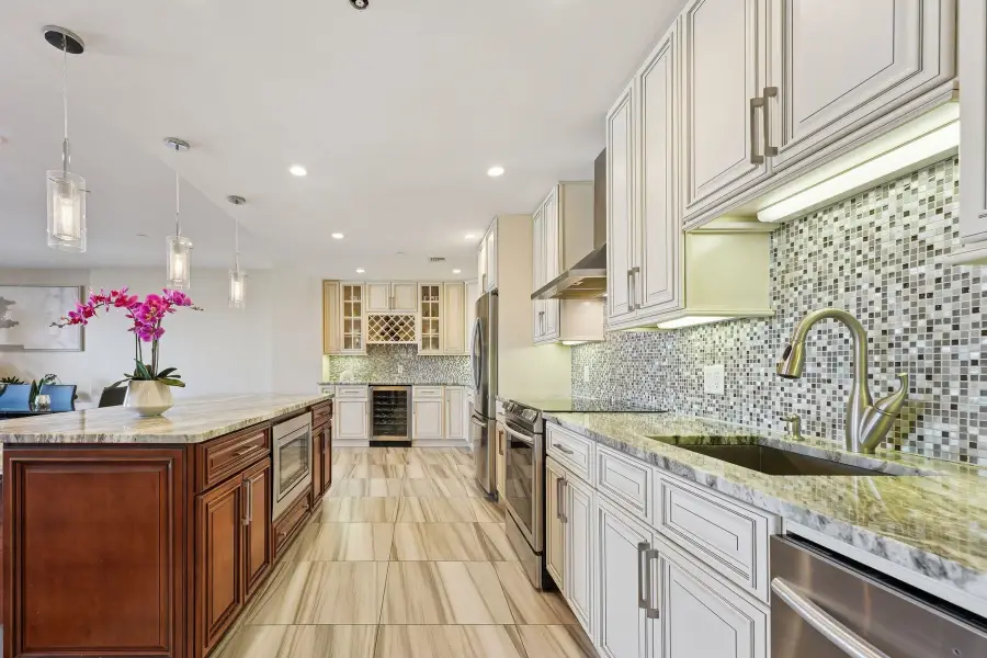 100 SHEARWATER CT EAST #56, Jersey City, NJ 07305 - Image #2