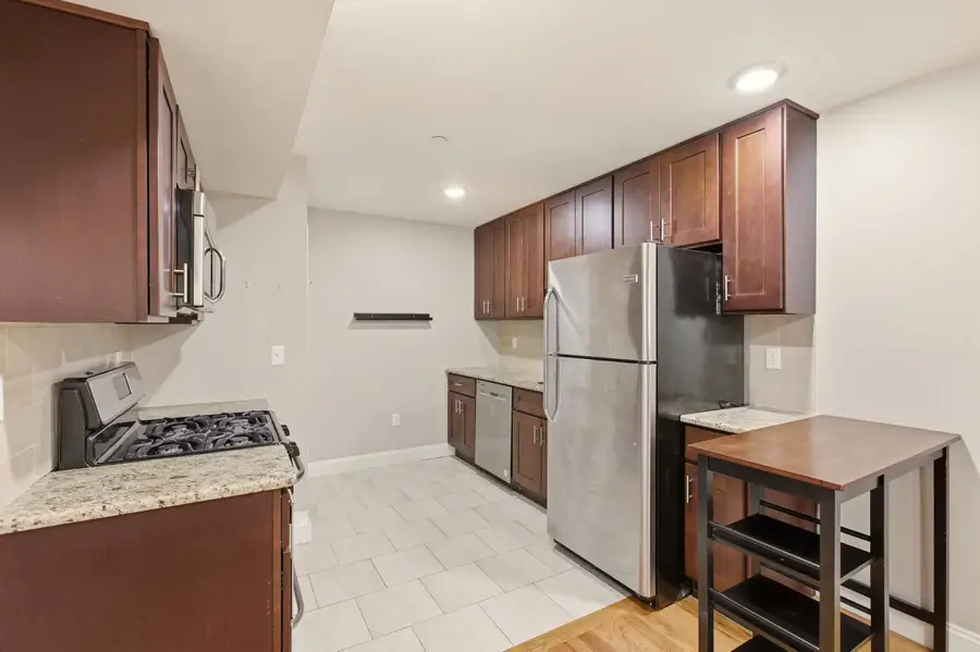 381 COMMUNIPAW AVE #201, Jersey City, NJ 07304 - Image #2