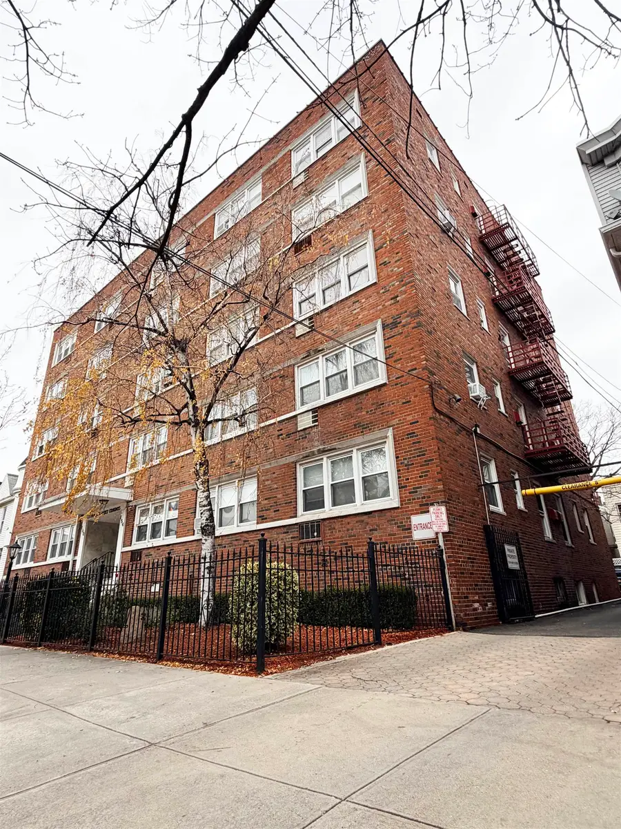 154 BOWERS ST #204, Jersey City, NJ 07307 - Image #3